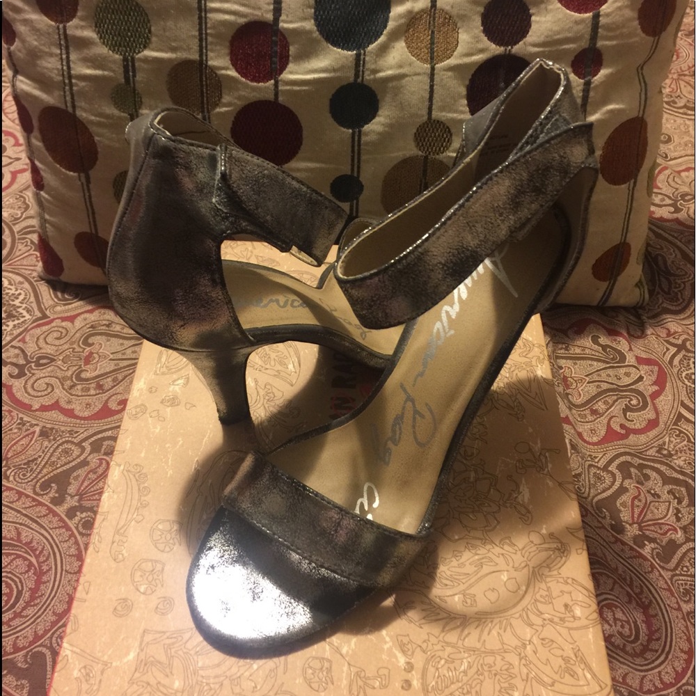 Lady like short heels